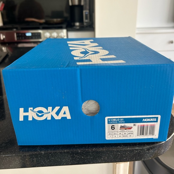 Hoka Cielo x 1  
brand NEW - Picture 2 of 3
